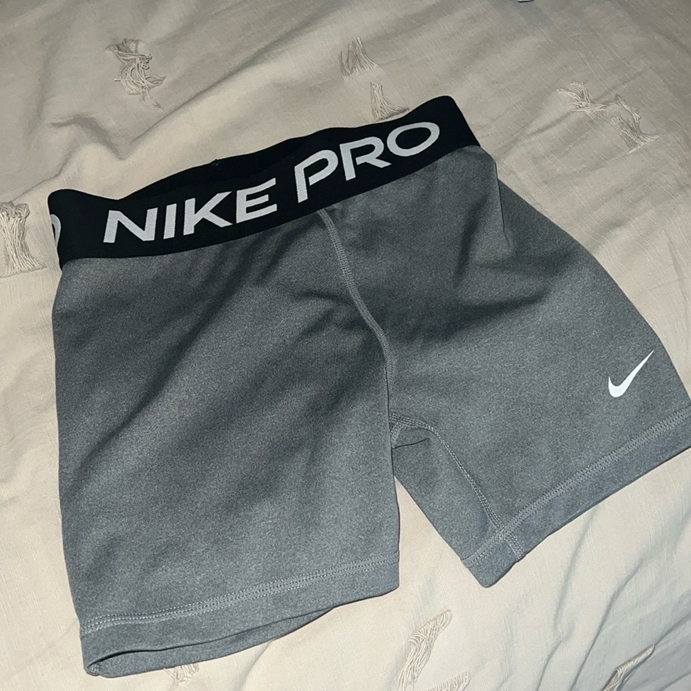 Nike Pro grey shorts…